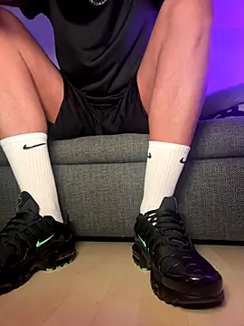 nikeaddicted2 online show from 11/30/25, 05:11