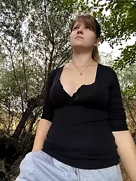 Snapshot of astiSWEET chatting on 09/19/25, 08:16 astiSWEET online show from 09/19/25, 08:16