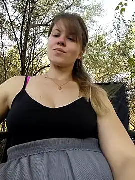 Snapshot of astiSWEET chatting on 09/28/25, 08:42 astiSWEET online show from 09/28/25, 08:42