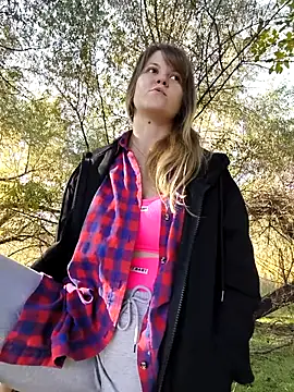 Snapshot of astiSWEET chatting on 10/04/25, 09:29 astiSWEET online show from 10/04/25, 09:29