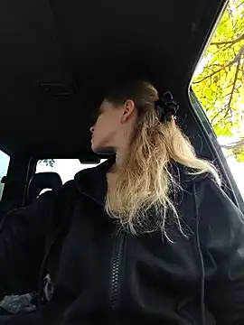 Snapshot of astiSWEET chatting on 10/05/25, 08:01 astiSWEET online show from 10/05/25, 08:01