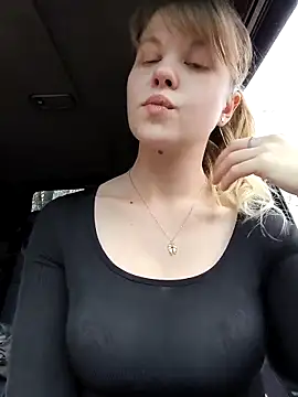 Snapshot of astiSWEET chatting on 11/13/25, 08:57 astiSWEET online show from 11/13/25, 08:57