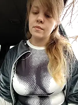 Snapshot of astiSWEET chatting on 11/19/25, 08:58 astiSWEET online show from 11/19/25, 08:58