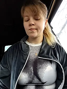 Snapshot of astiSWEET chatting on 11/26/25, 09:10 astiSWEET online show from 11/26/25, 09:10