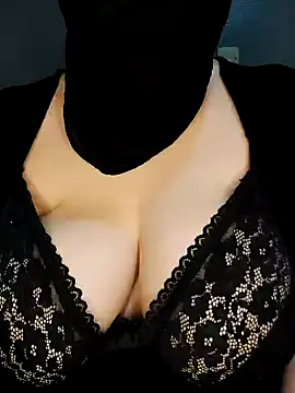 Snapshot of tota_ chatting on 01/21/25, 10:19 tota online show from 01/21/25, 10:19