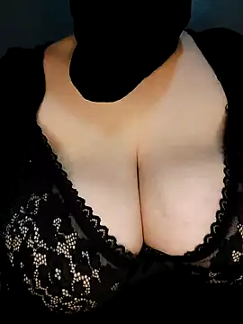 Snapshot of tota_ chatting on 01/21/25, 03:32 tota online show from 01/21/25, 03:32