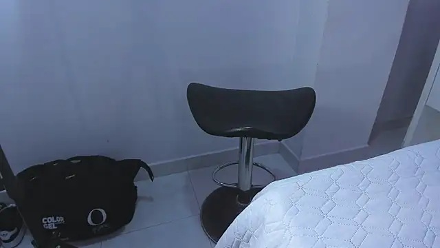 Snapshot of LiaFlowers chatting on 12/05/24, 01:47 LiaFlowers online show from 12/05/24, 01:47