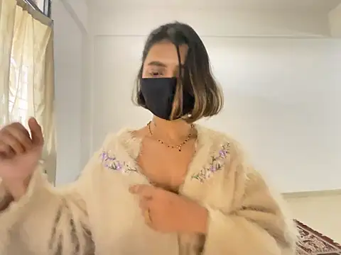 Snapshot of MaYaa__11 chatting on 01/03/25, 11:03 MaYaa 11 online show from 01/03/25, 11:03