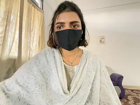 Snapshot of MaYaa__11 chatting on 01/31/25, 11:35 MaYaa 11 online show from 01/31/25, 11:35