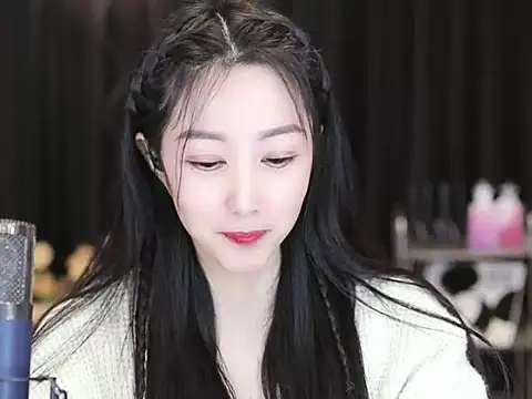 Nuyoah-77 online show from 12/24/24, 06:06