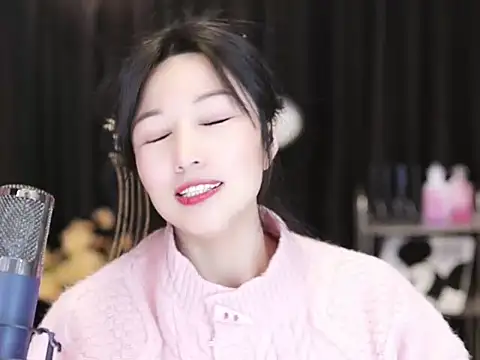 Nuyoah-77 online show from 12/26/24, 06:33