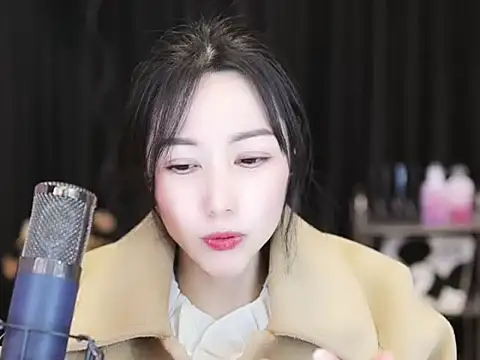 Nuyoah-77 online show from 12/28/24, 03:59