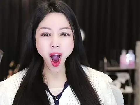 Nuyoah-77 online show from 02/18/25, 03:21