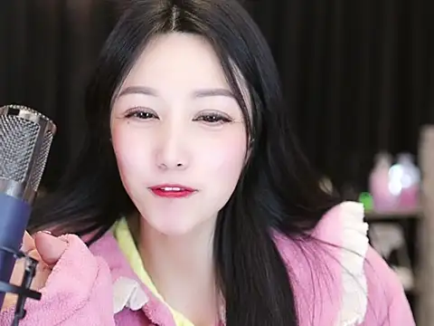 Nuyoah-77 online show from 02/19/25, 08:20