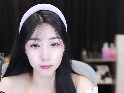 Nuyoah-77 online show from 09/14/25, 04:39