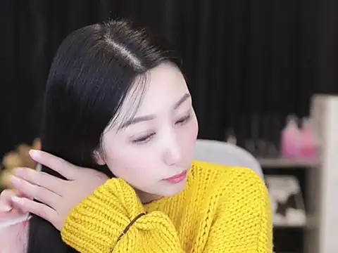 Nuyoah-77 online show from 10/18/25, 03:13