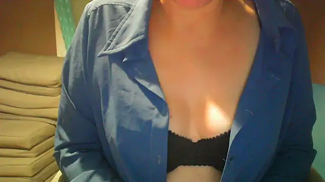 Snapshot of Raptor82 chatting on 10/03/25, 07:55 Raptor82 online show from 10/03/25, 07:55