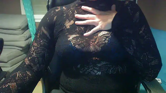 Snapshot of Raptor82 chatting on 10/06/25, 07:33 Raptor82 online show from 10/06/25, 07:33