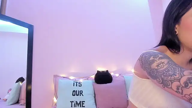 ValeriaCox online show from 01/12/25, 10:12