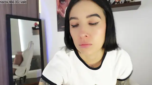 ValeriaCox online show from 05/17/26, 03:41