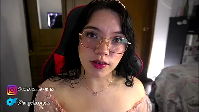Snapshot of angela_cortes_ chatting on 10/27/25, 02:48 angela cortes  online show from 10/27/25, 02:48