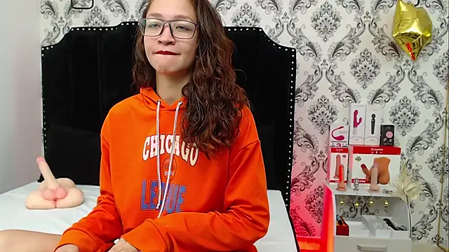 SaaraBrown online show from 01/05/25, 04:06