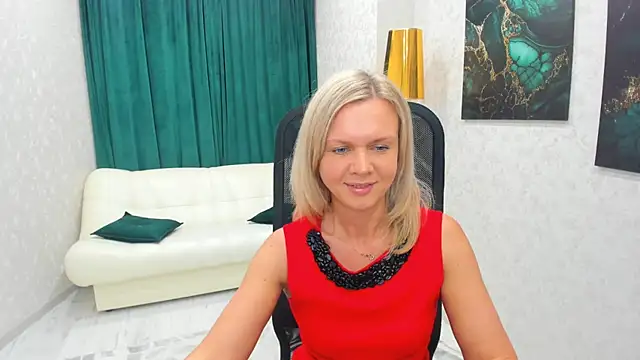 AgathaKlouin online show from 02/02/25, 07:09