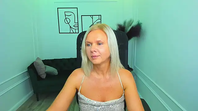 AgathaKlouin online show from 09/18/25, 07:38