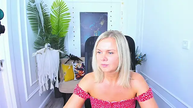 AgathaKlouin online show from 10/19/25, 07:14