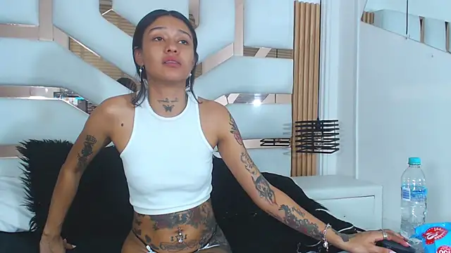 KathaleiaRoss online show from 12/18/24, 07:36