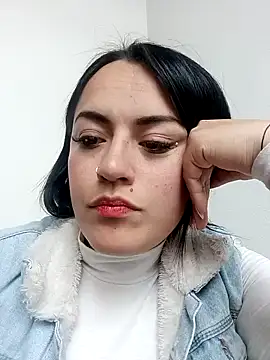 Lesly 10- online show from 12/27/24, 09:32