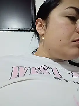 Lesly 10- online show from 07/04/26, 04:13