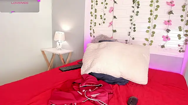EmilyyStuart online show from 01/04/25, 10:16