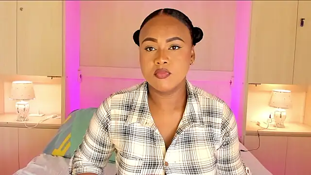 Snapshot of EmilyyStuart chatting on 02/09/26, 07:40 EmilyyStuart online show from 02/09/26, 07:40