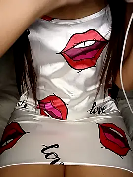 Snapshot of Patrona-fifi chatting on 12/21/24, 10:51 Patrona-fifi online show from 12/21/24, 10:51