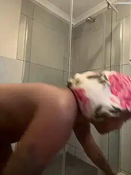 Snapshot of InkLady444 chatting on 11/06/25, 11:00 InkLady444 online show from 11/06/25, 11:00