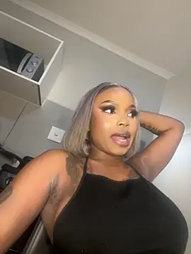 Snapshot of InkLady444 chatting on 12/05/25, 01:47 InkLady444 online show from 12/05/25, 01:47