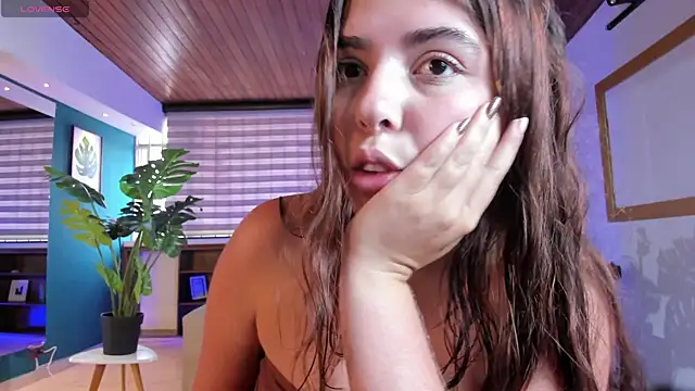 Snapshot of Lyssa_Muller chatting on 10/01/25, 12:55 Lyssa Muller online show from 10/01/25, 12:55