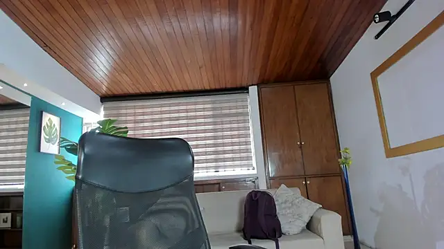 Lyssa Muller online show from 11/25/25, 01:33