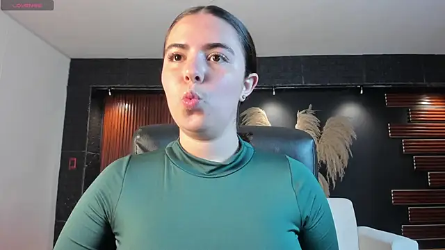 Lyssa Muller online show from 12/02/25, 03:07