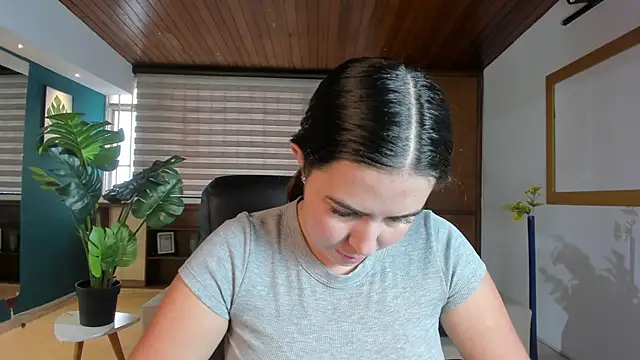 Lyssa Muller online show from 12/04/25, 01:53