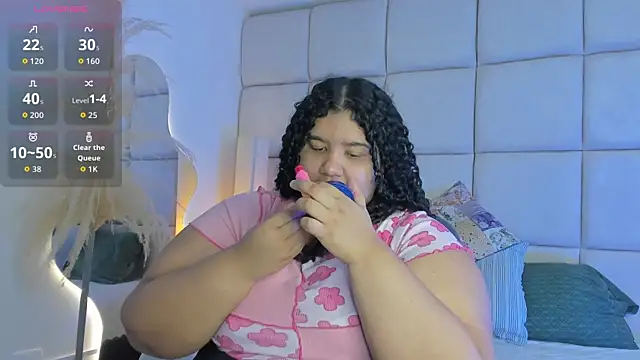 Snapshot of Miley_Collins chatting on 11/14/25, 12:37 Miley Collins online show from 11/14/25, 12:37