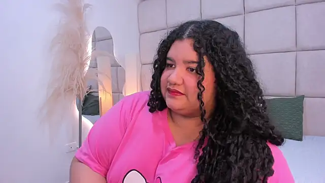 Snapshot of Miley_Collins chatting on 12/05/25, 08:05 Miley Collins online show from 12/05/25, 08:05