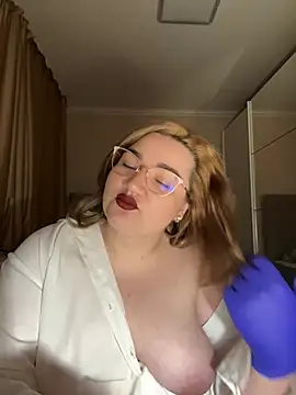 Leya  Droit online show from 02/15/25, 01:10