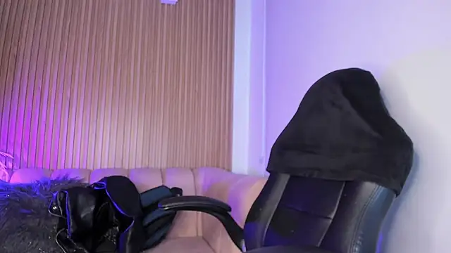 alessandra shayk6 online show from 02/13/25, 11:39