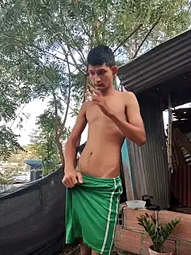 Snapshot of Valentinacuc chatting on 09/17/25, 11:12 Valentinacuc online show from 09/17/25, 11:12