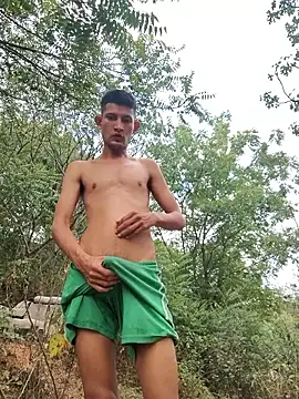 Snapshot of Valentinacuc chatting on 09/22/25, 11:12 Valentinacuc online show from 09/22/25, 11:12