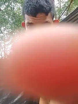 Snapshot of Valentinacuc chatting on 10/05/25, 11:41 Valentinacuc online show from 10/05/25, 11:41