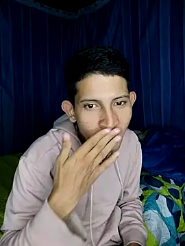 Snapshot of Valentinacuc chatting on 10/15/25, 10:54 Valentinacuc online show from 10/15/25, 10:54