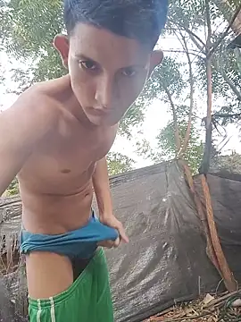 Snapshot of Valentinacuc chatting on 11/06/25, 11:22 Valentinacuc online show from 11/06/25, 11:22